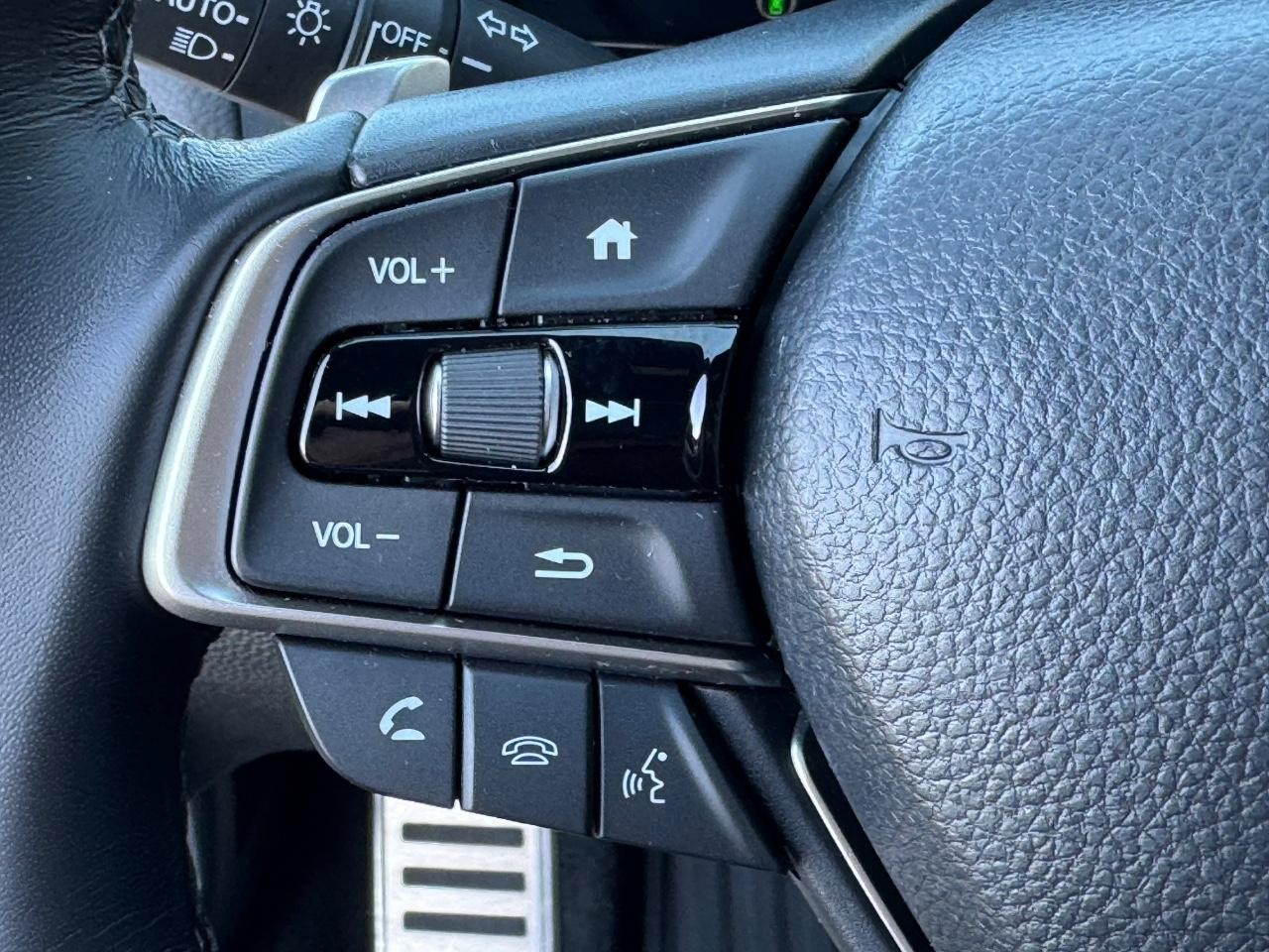 Honda Accord Hybrid Vehicle Full-screen Gallery Image 19