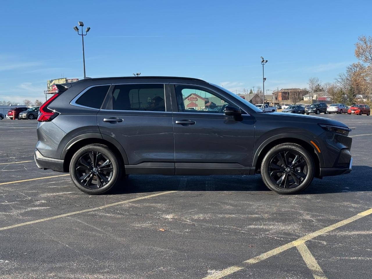 Honda CR-V Hybrid Vehicle Full-screen Gallery Image 02