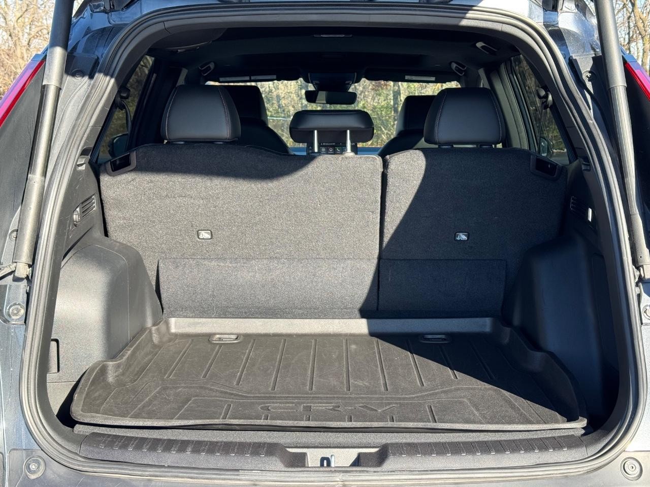 Honda CR-V Hybrid Vehicle Full-screen Gallery Image 04