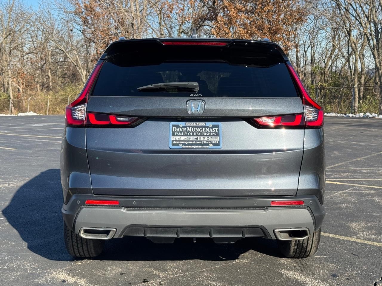 Honda CR-V Hybrid Vehicle Full-screen Gallery Image 05