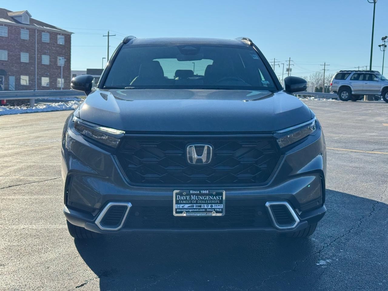 Honda CR-V Hybrid Vehicle Full-screen Gallery Image 09