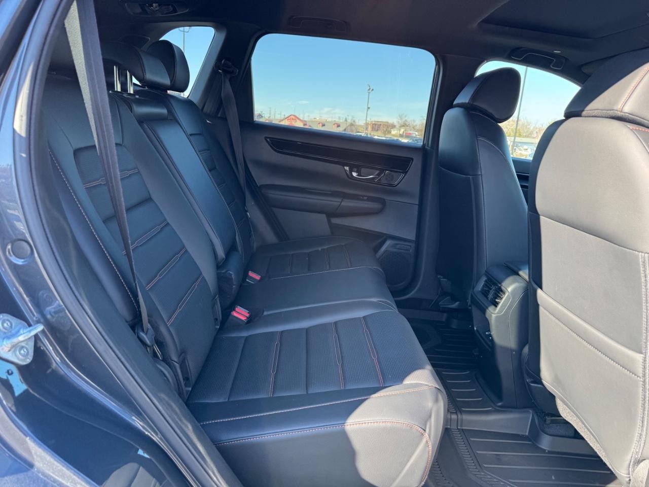 Honda CR-V Hybrid Vehicle Full-screen Gallery Image 10