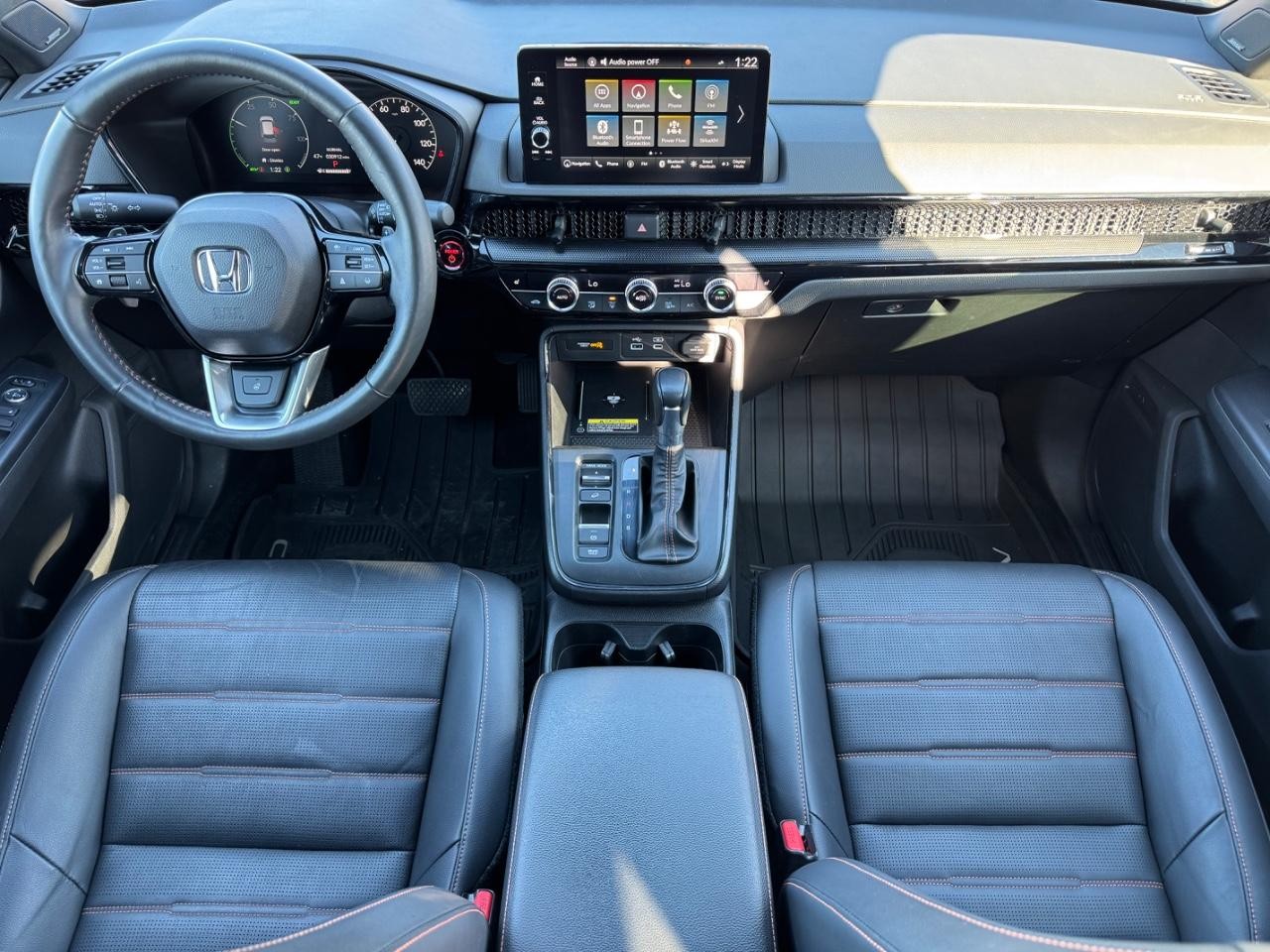 Honda CR-V Hybrid Vehicle Full-screen Gallery Image 11