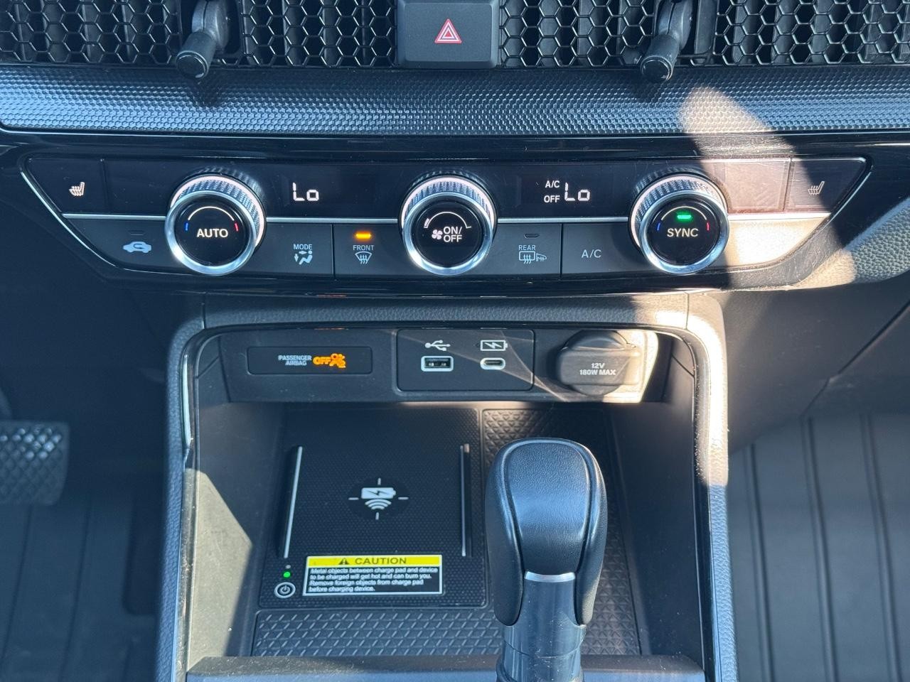 Honda CR-V Hybrid Vehicle Full-screen Gallery Image 14