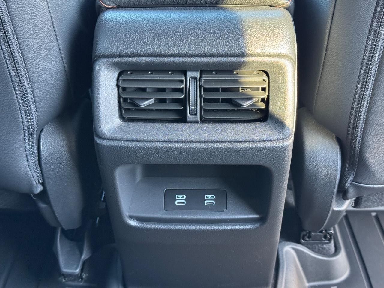 Honda CR-V Hybrid Vehicle Full-screen Gallery Image 16