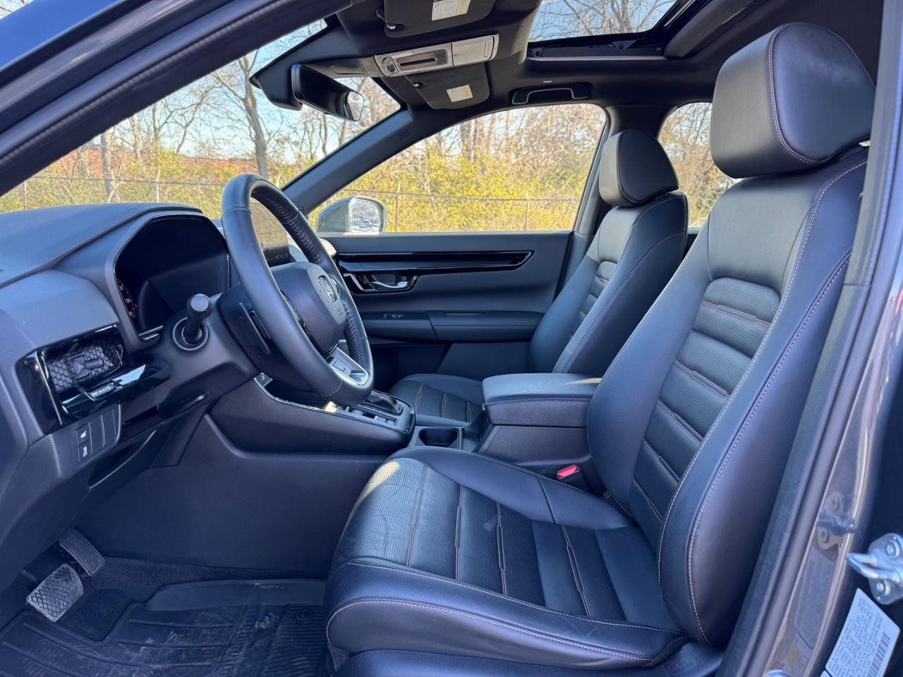 Honda CR-V Hybrid Vehicle Full-screen Gallery Image 18