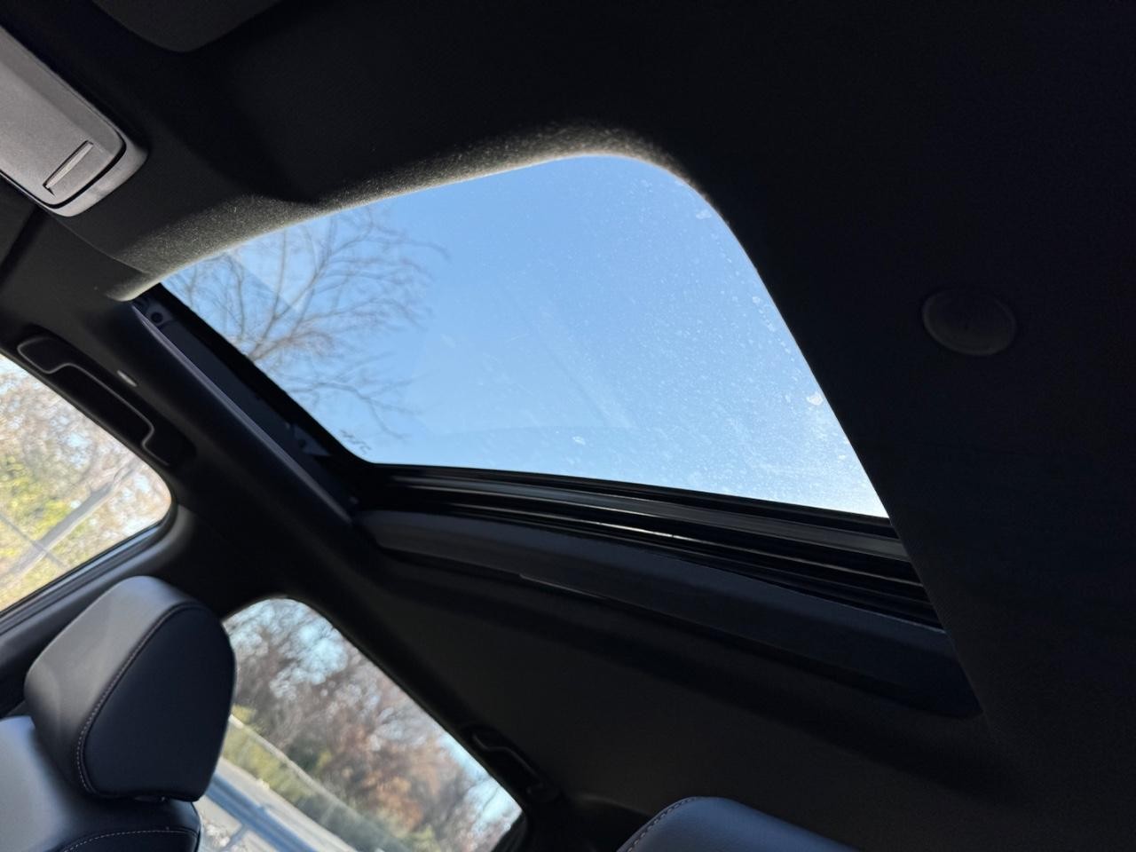 Honda CR-V Hybrid Vehicle Full-screen Gallery Image 19