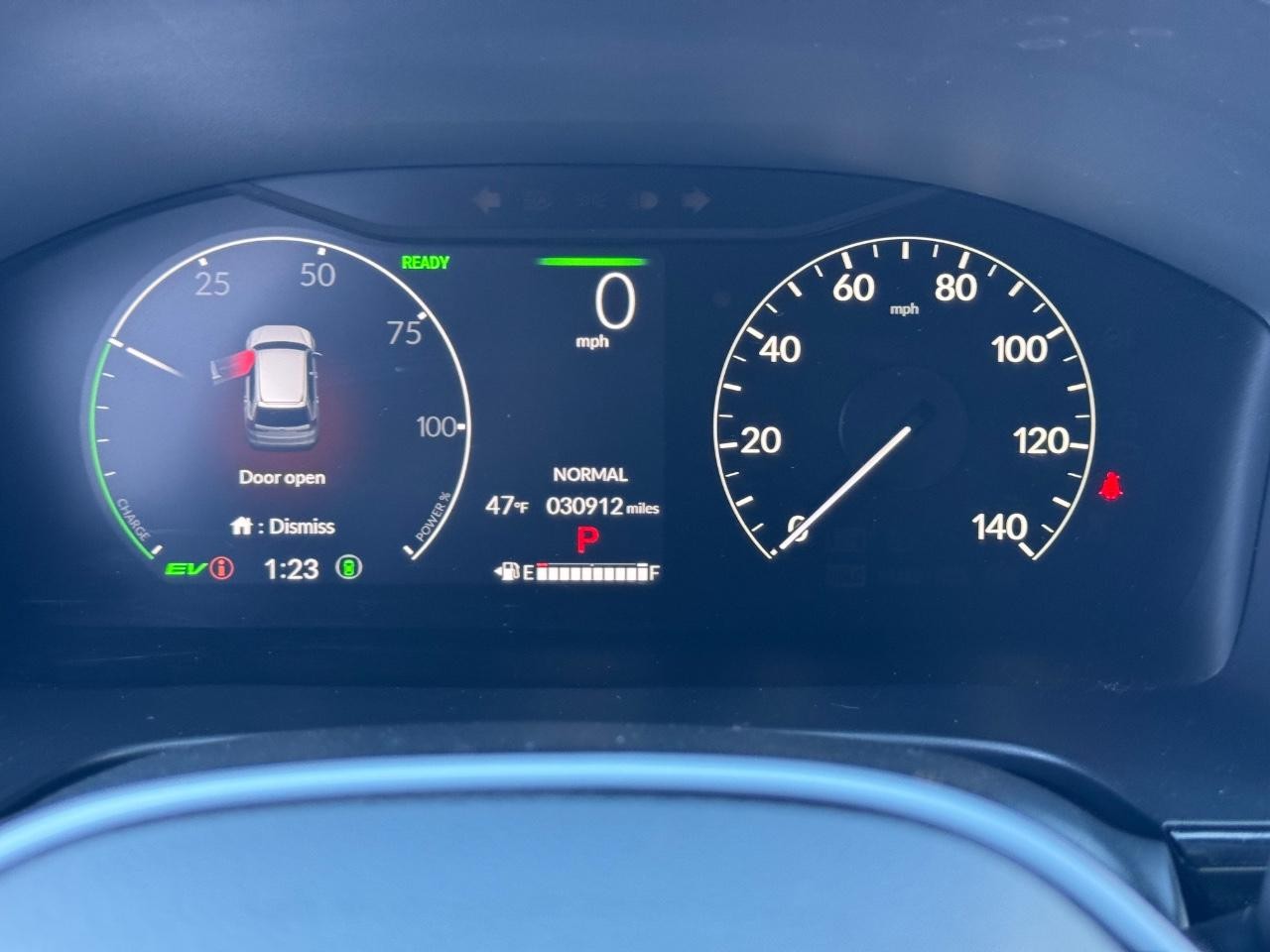 Honda CR-V Hybrid Vehicle Full-screen Gallery Image 20