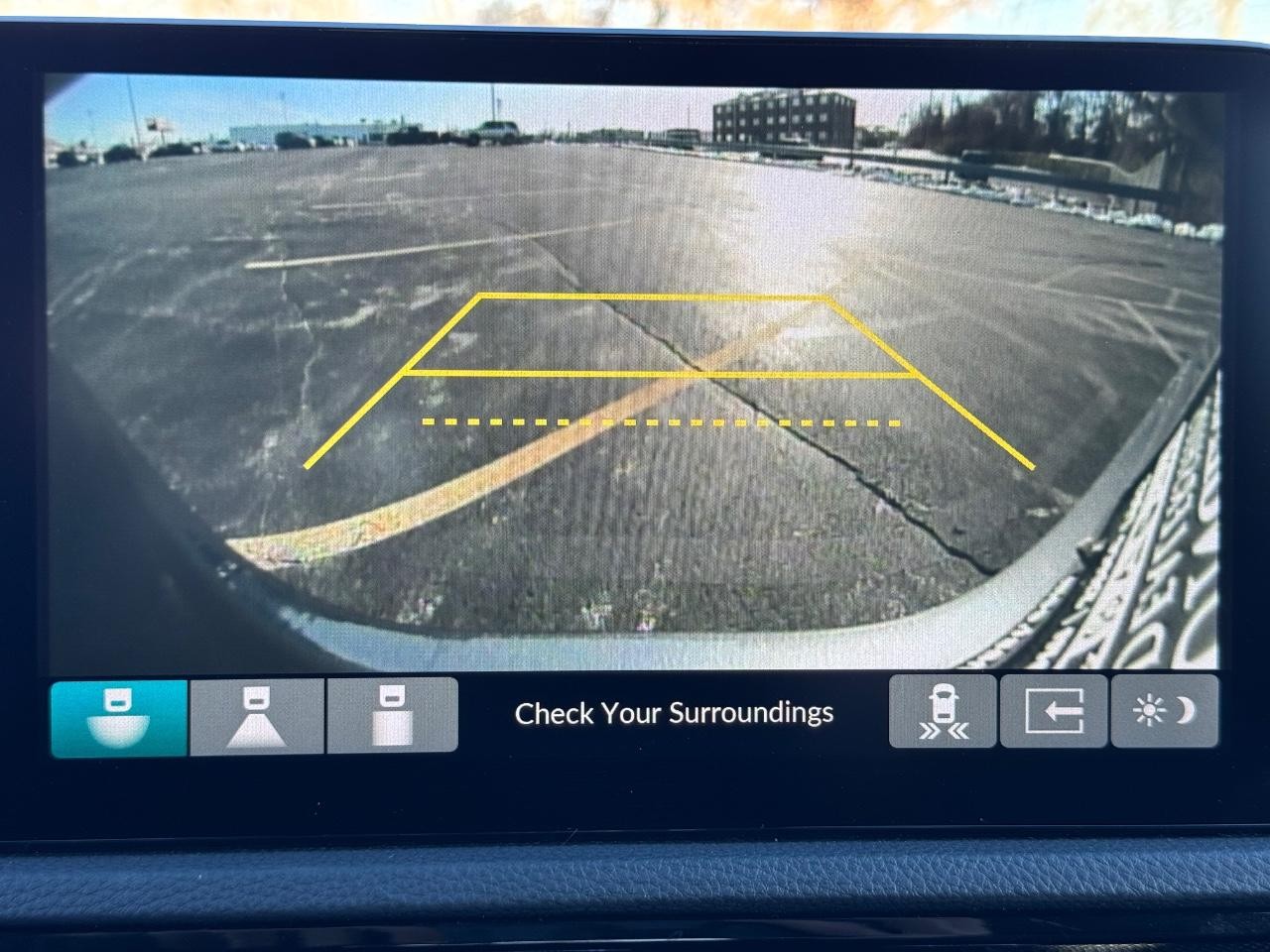 Honda CR-V Hybrid Vehicle Full-screen Gallery Image 24