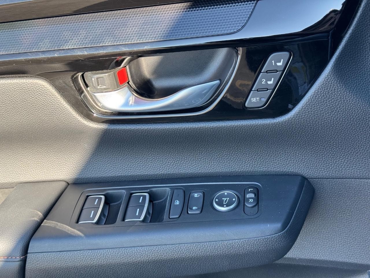 Honda CR-V Hybrid Vehicle Full-screen Gallery Image 26