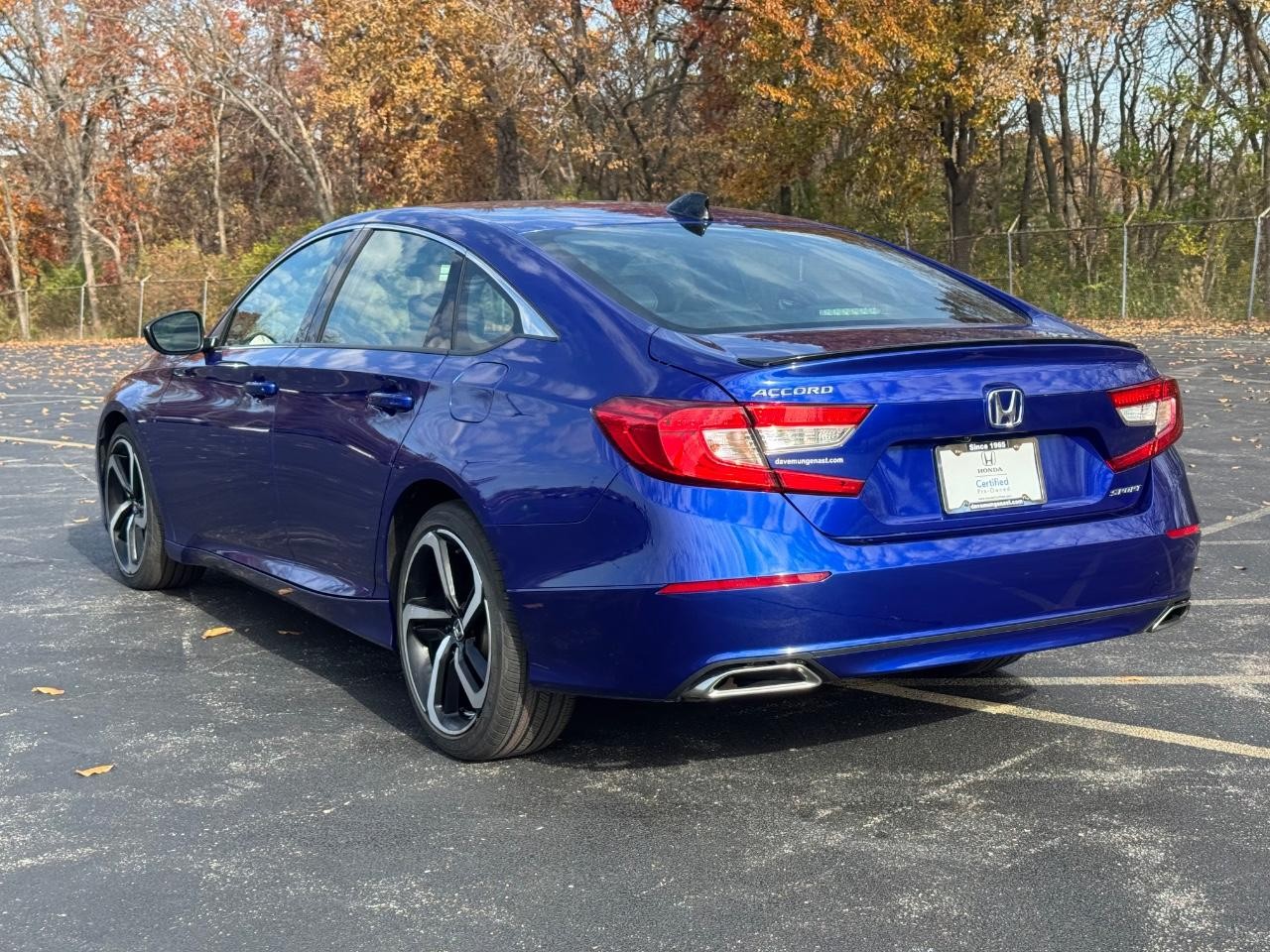 Honda Accord Sedan Vehicle Full-screen Gallery Image 06