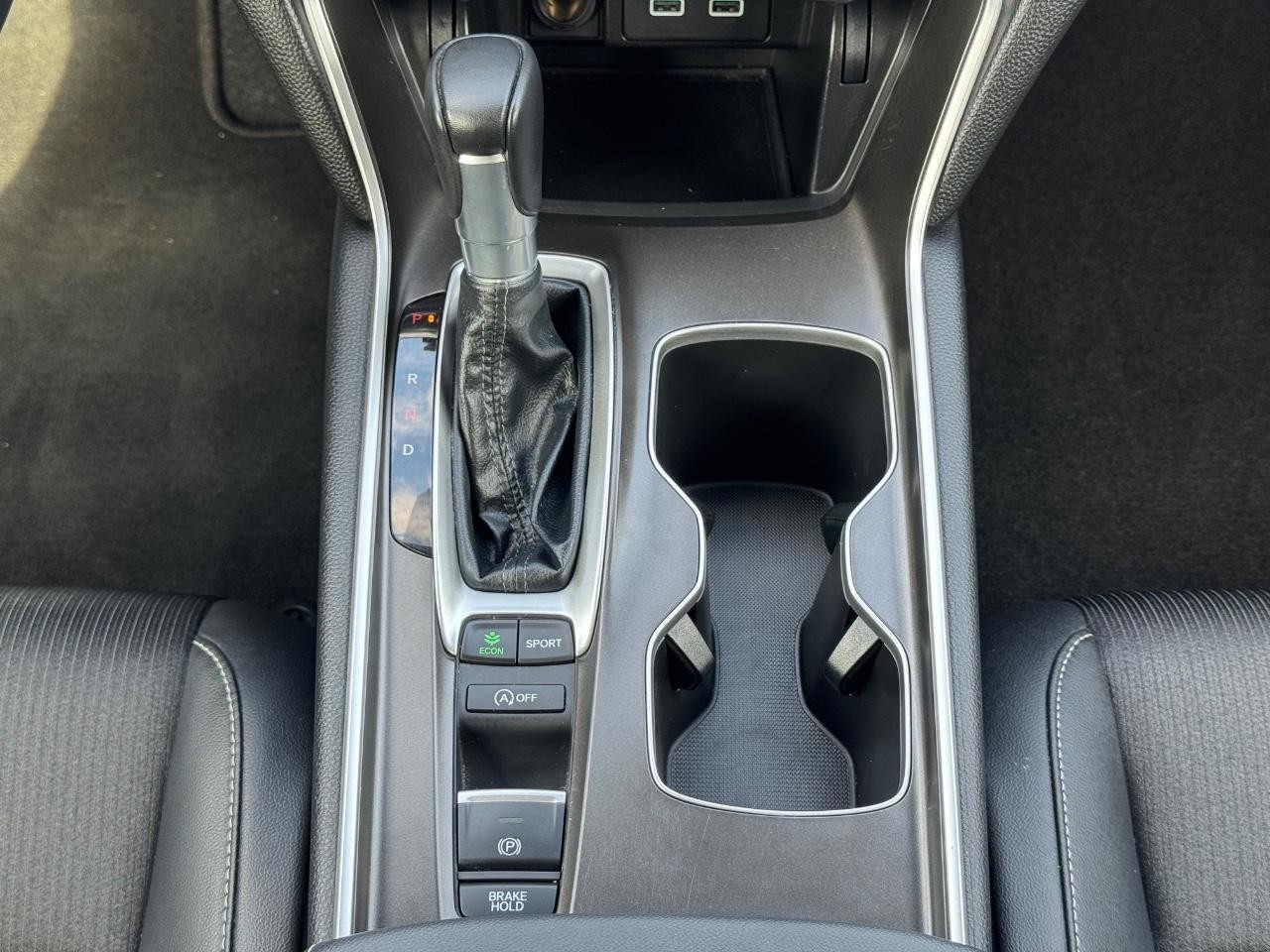 Honda Accord Sedan Vehicle Full-screen Gallery Image 15