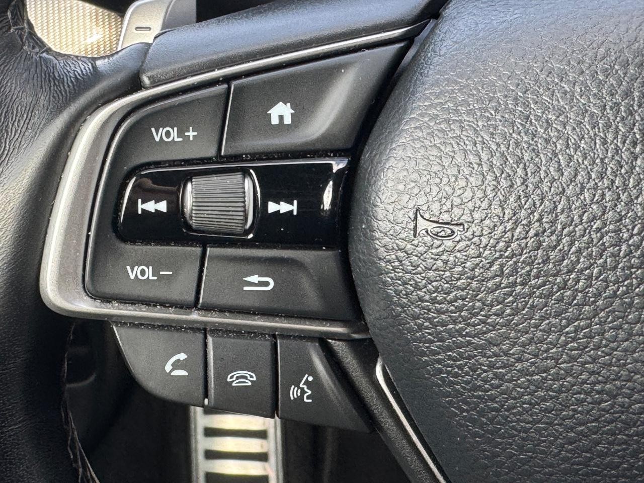 Honda Accord Sedan Vehicle Full-screen Gallery Image 20