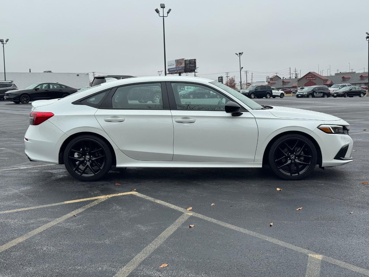 Honda Civic Sedan Vehicle Full-screen Gallery Image 02