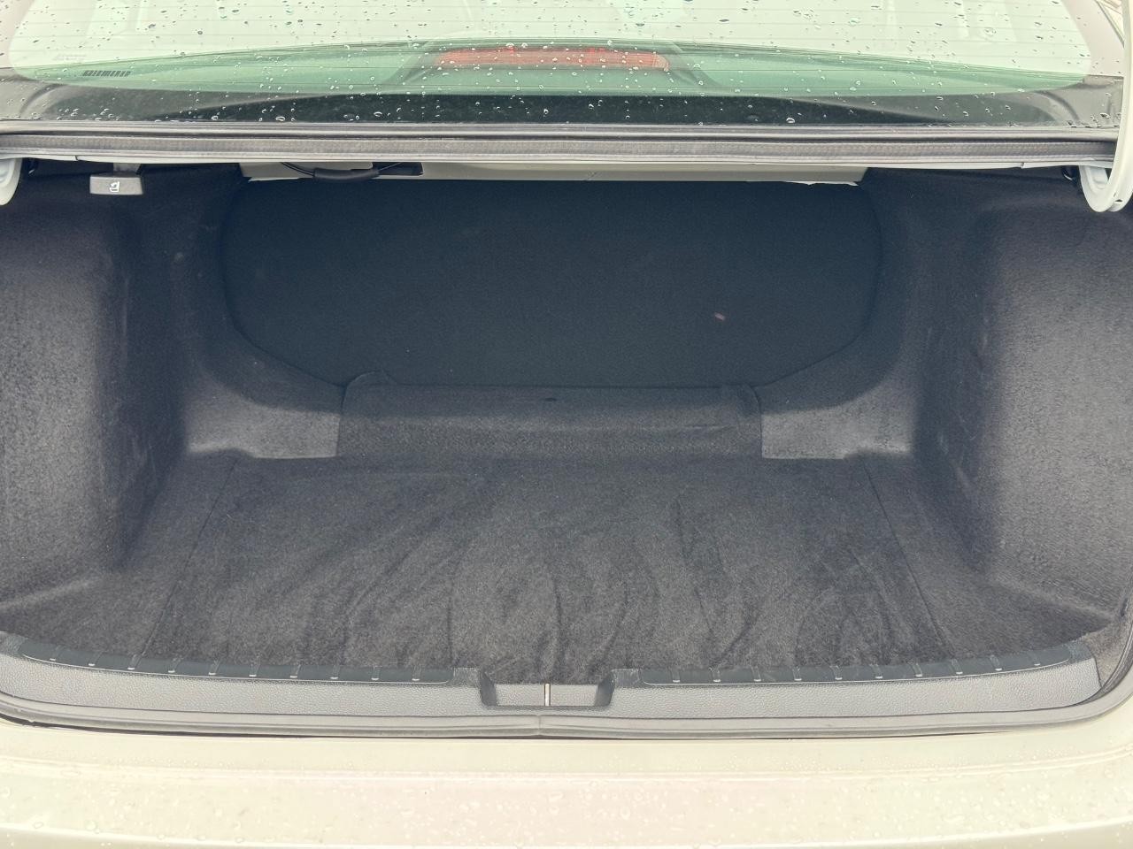 Honda Civic Sedan Vehicle Full-screen Gallery Image 04