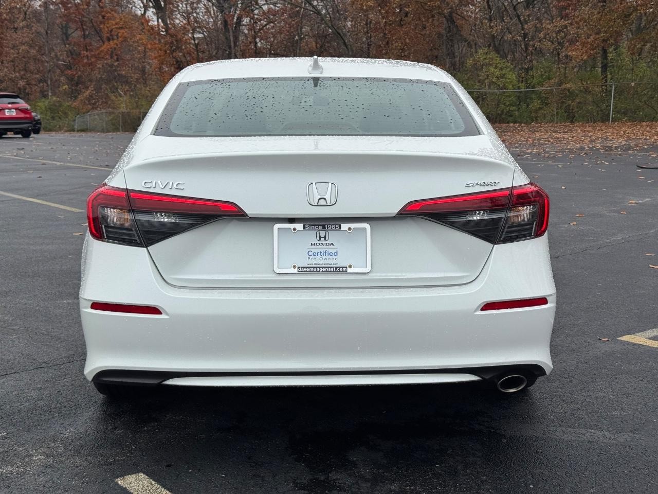 Honda Civic Sedan Vehicle Full-screen Gallery Image 05