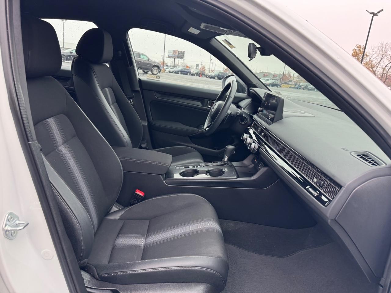 Honda Civic Sedan Vehicle Full-screen Gallery Image 16