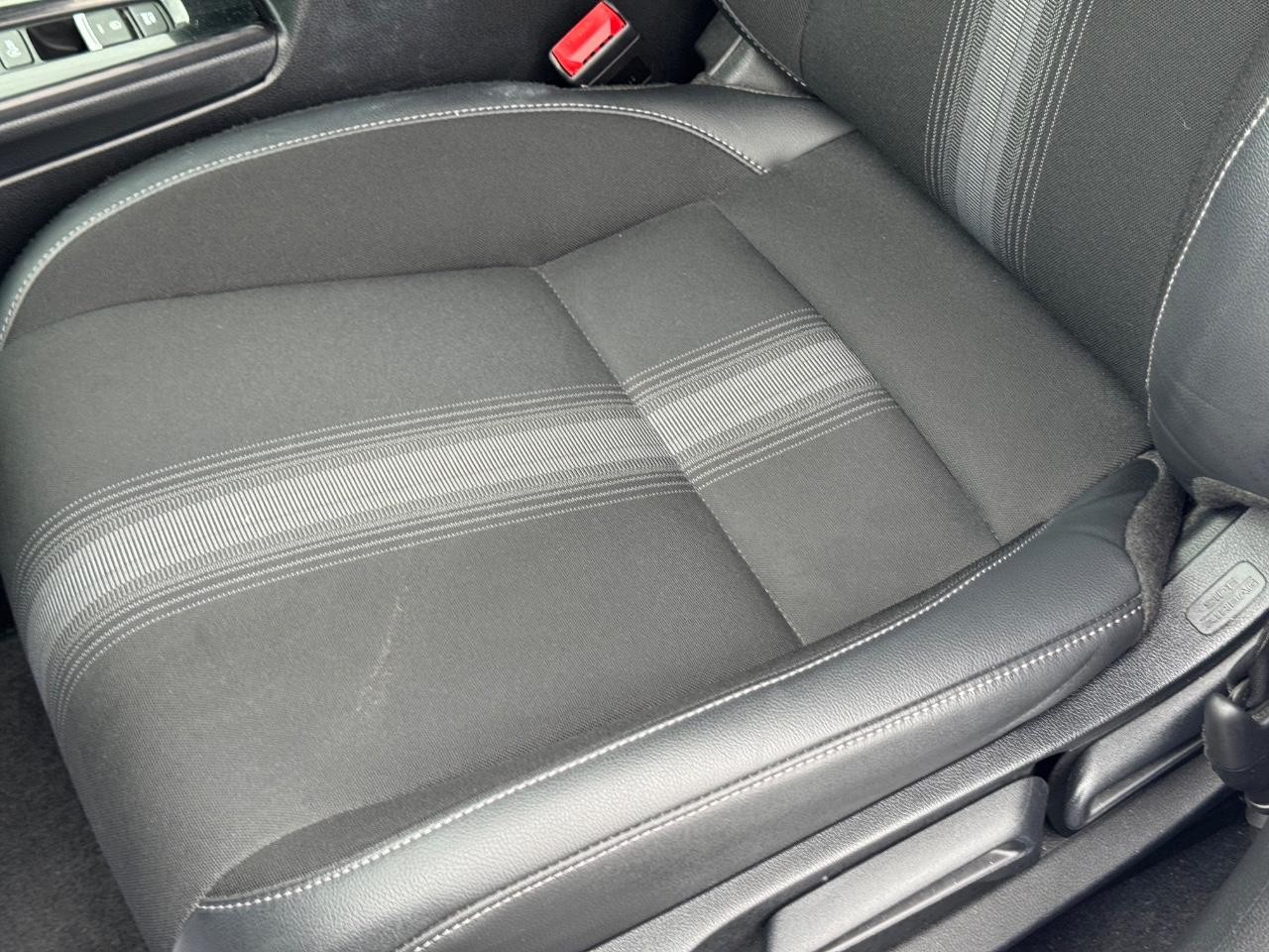 Honda Civic Sedan Vehicle Full-screen Gallery Image 24