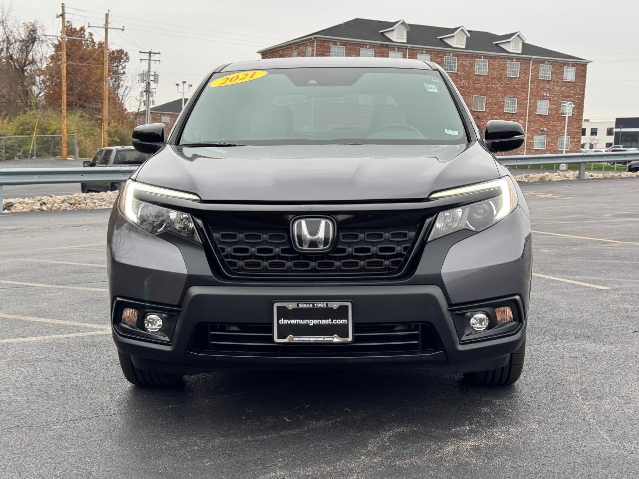 Honda Passport Vehicle Full-screen Gallery Image 09