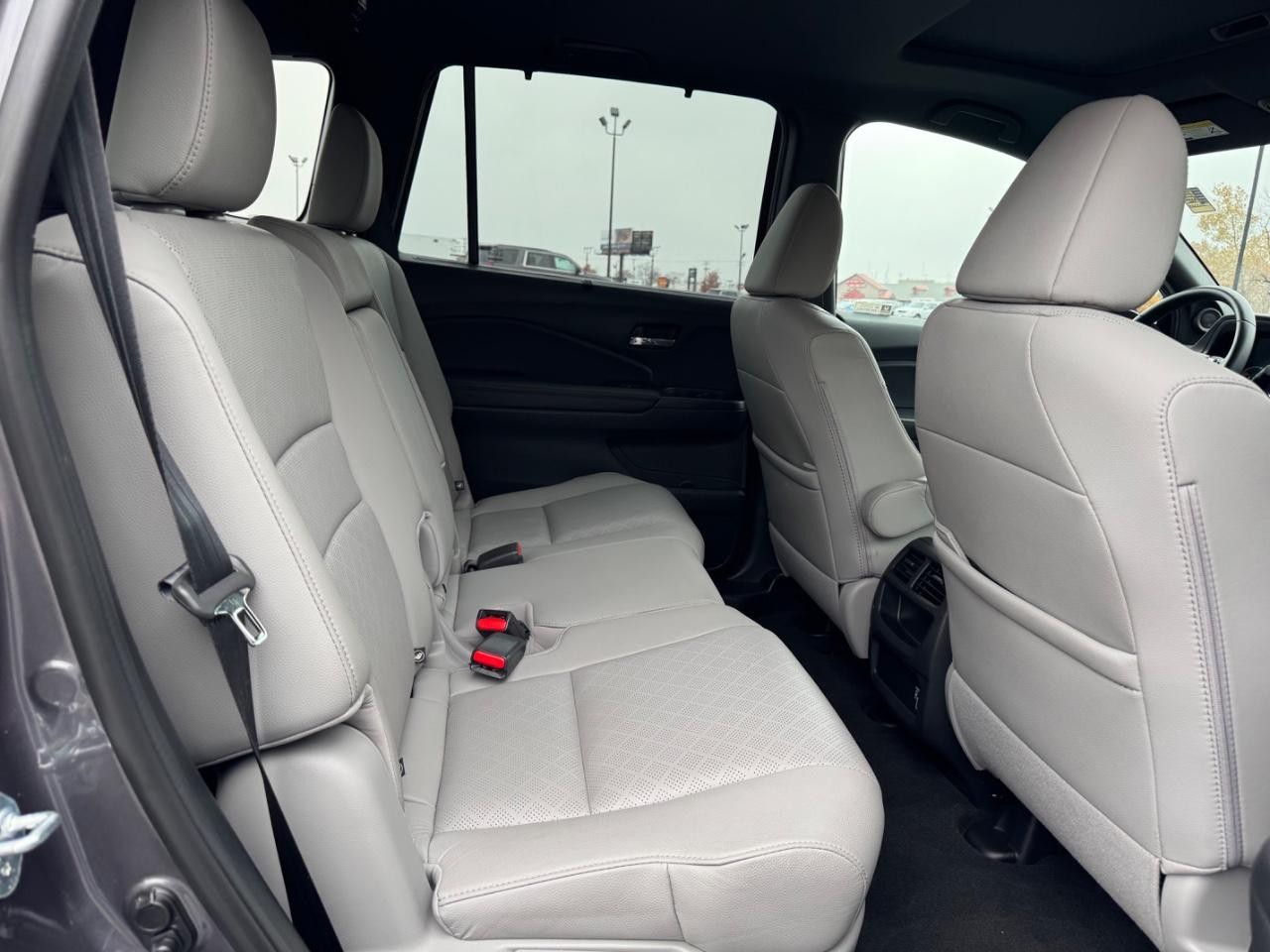 Honda Passport Vehicle Full-screen Gallery Image 10