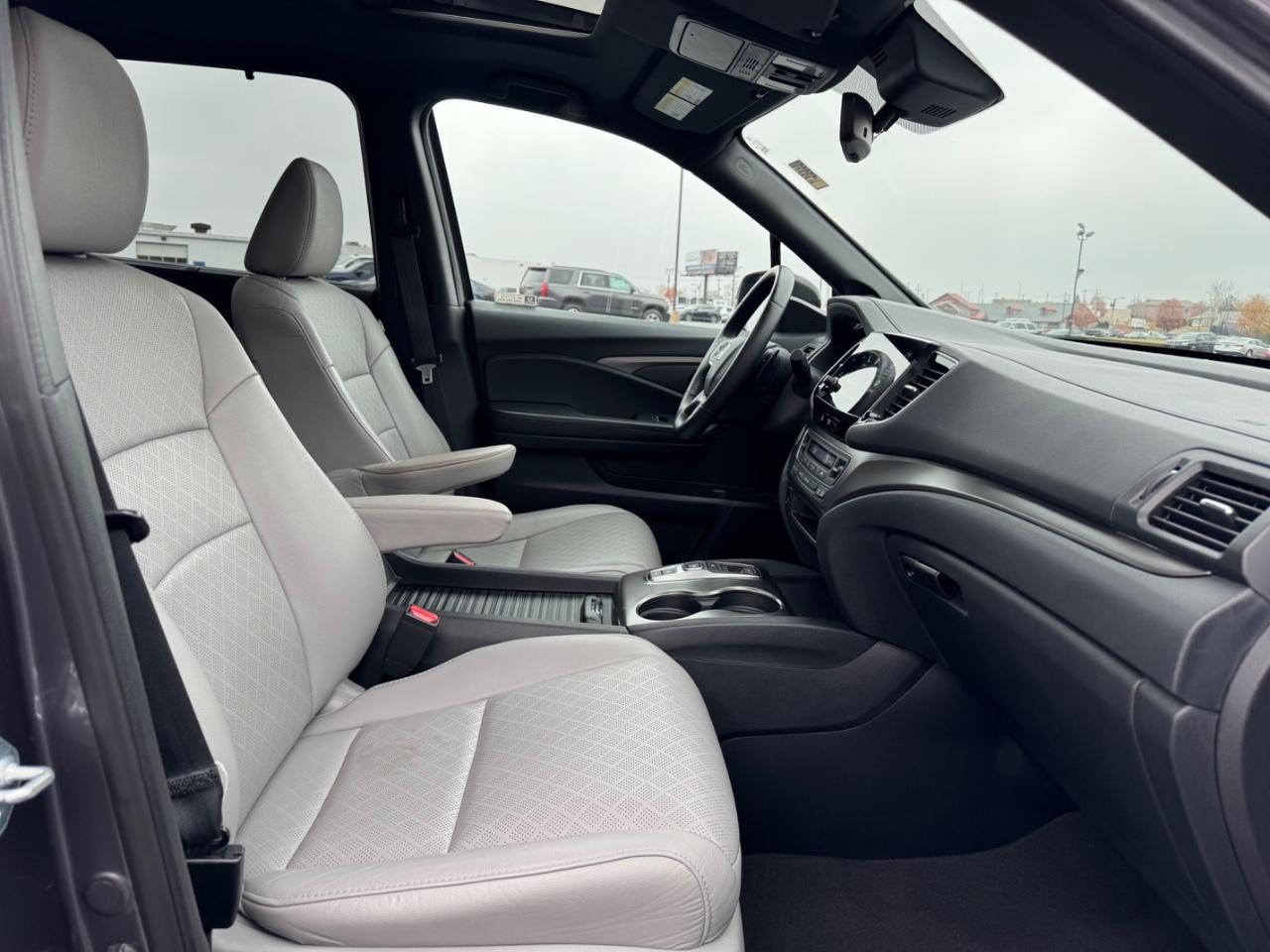 Honda Passport Vehicle Full-screen Gallery Image 17