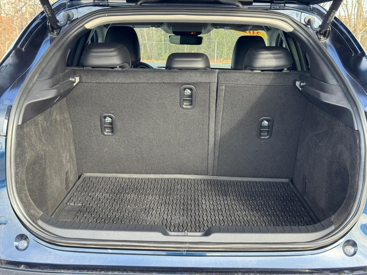 Mazda CX-30 Vehicle Full-screen Gallery Image 05