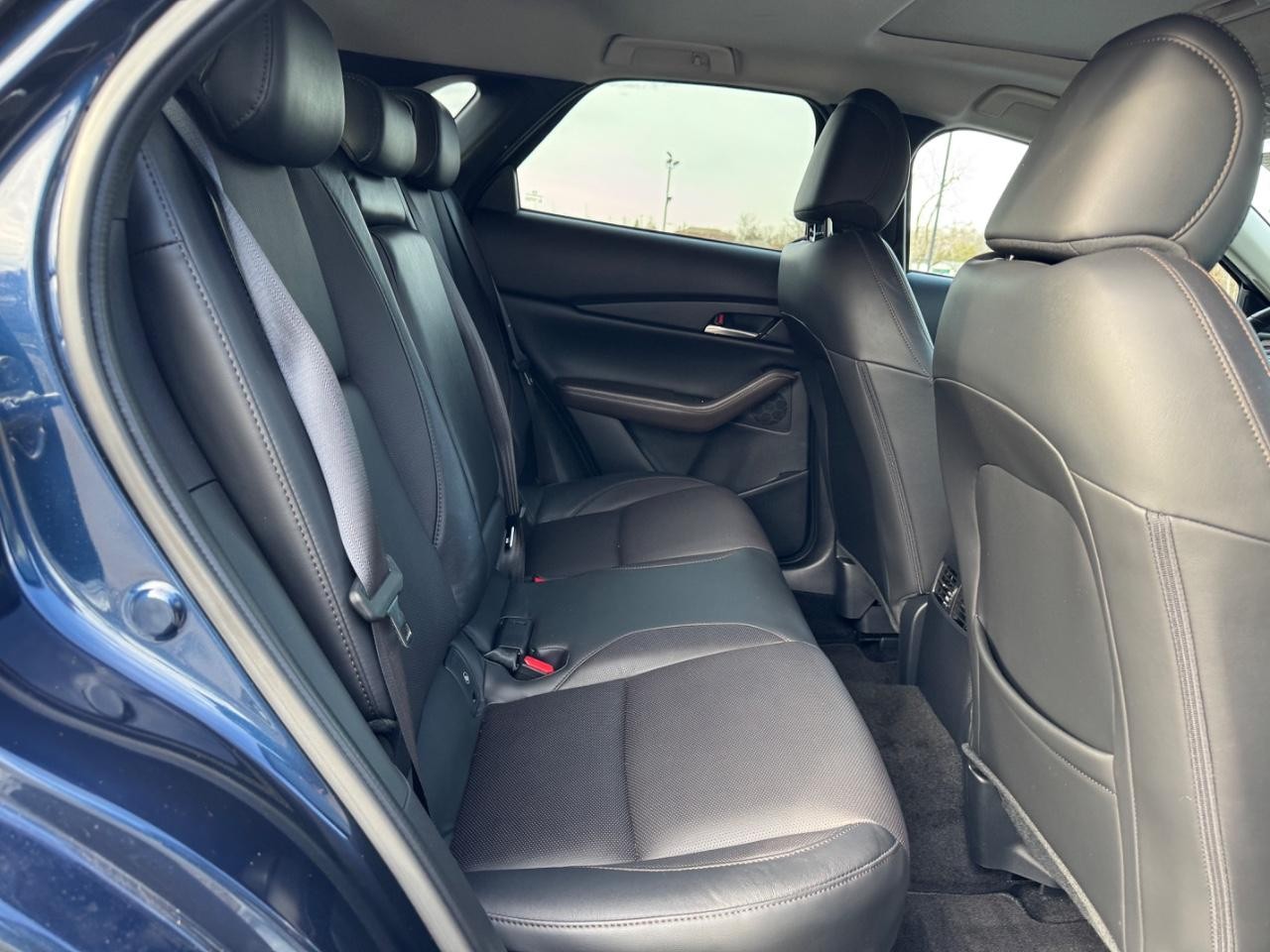 Mazda CX-30 Vehicle Full-screen Gallery Image 11