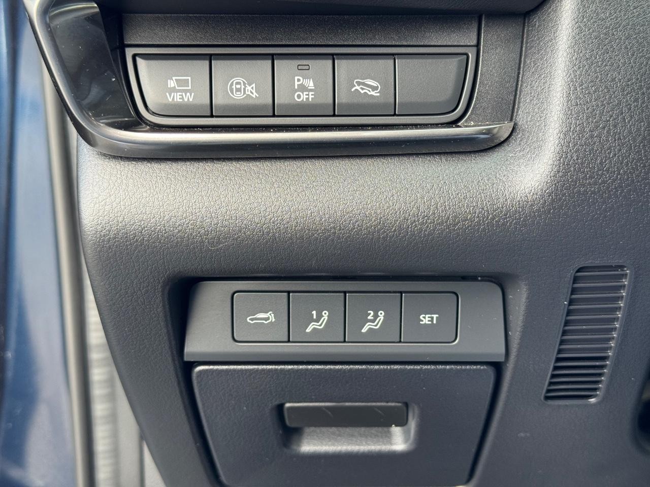 Mazda CX-30 Vehicle Full-screen Gallery Image 24