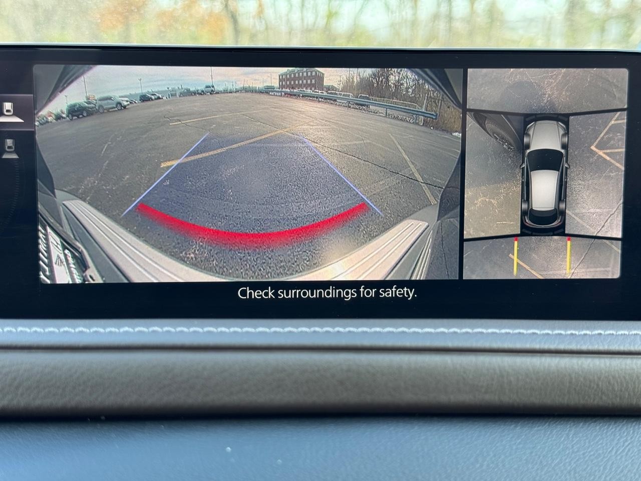 Mazda CX-30 Vehicle Full-screen Gallery Image 25