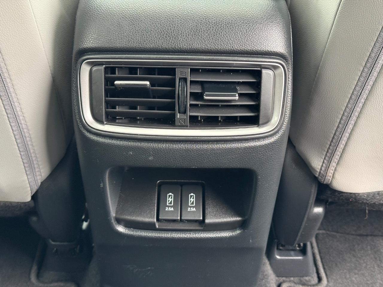 Honda CR-V Vehicle Full-screen Gallery Image 15