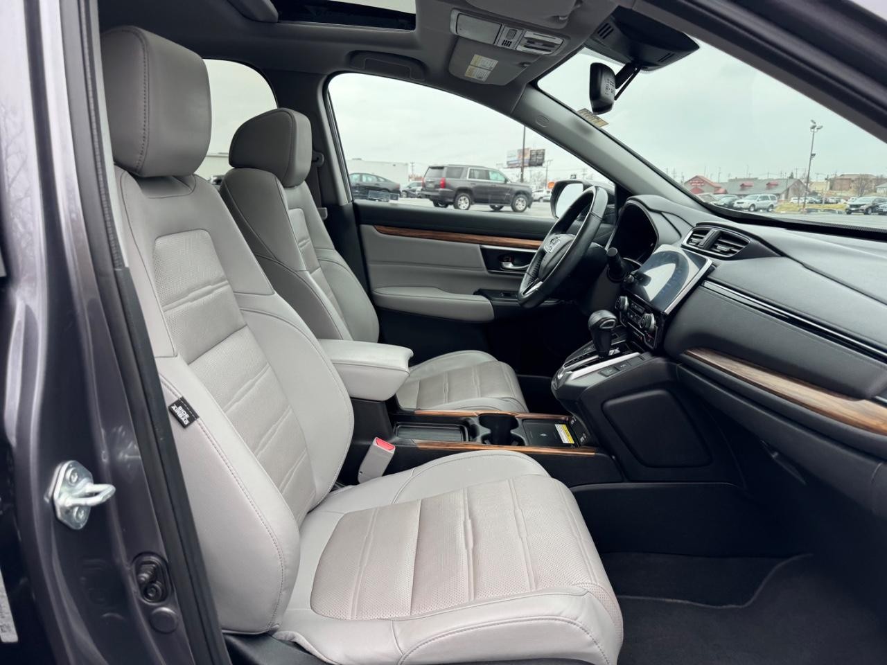 Honda CR-V Vehicle Full-screen Gallery Image 16