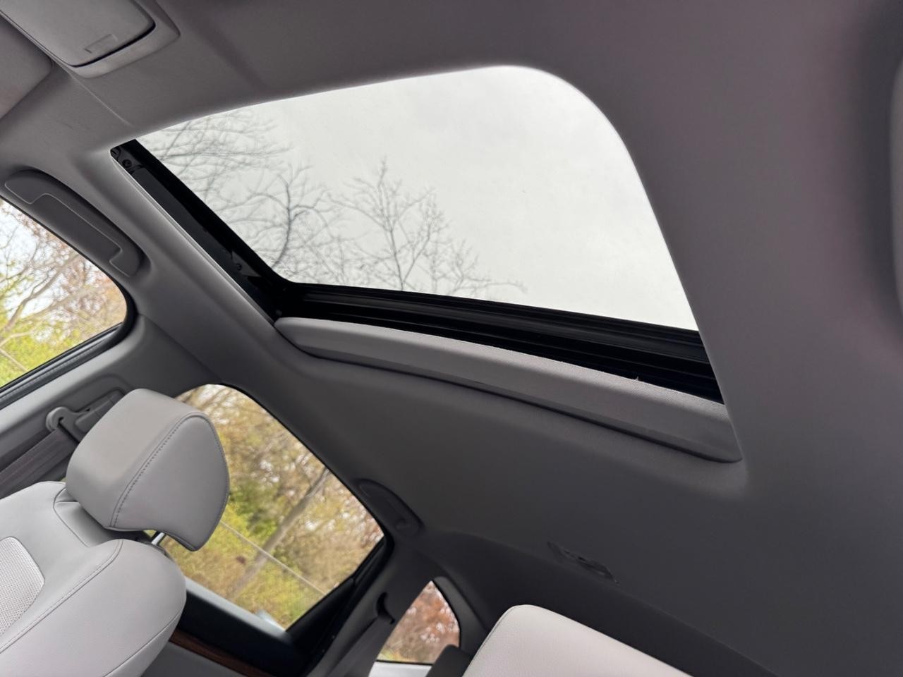 Honda CR-V Vehicle Full-screen Gallery Image 18