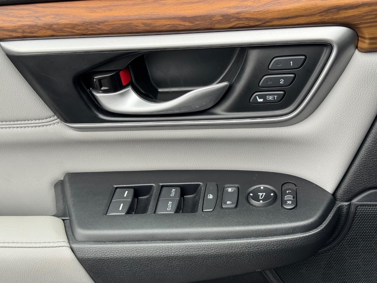 Honda CR-V Vehicle Full-screen Gallery Image 25