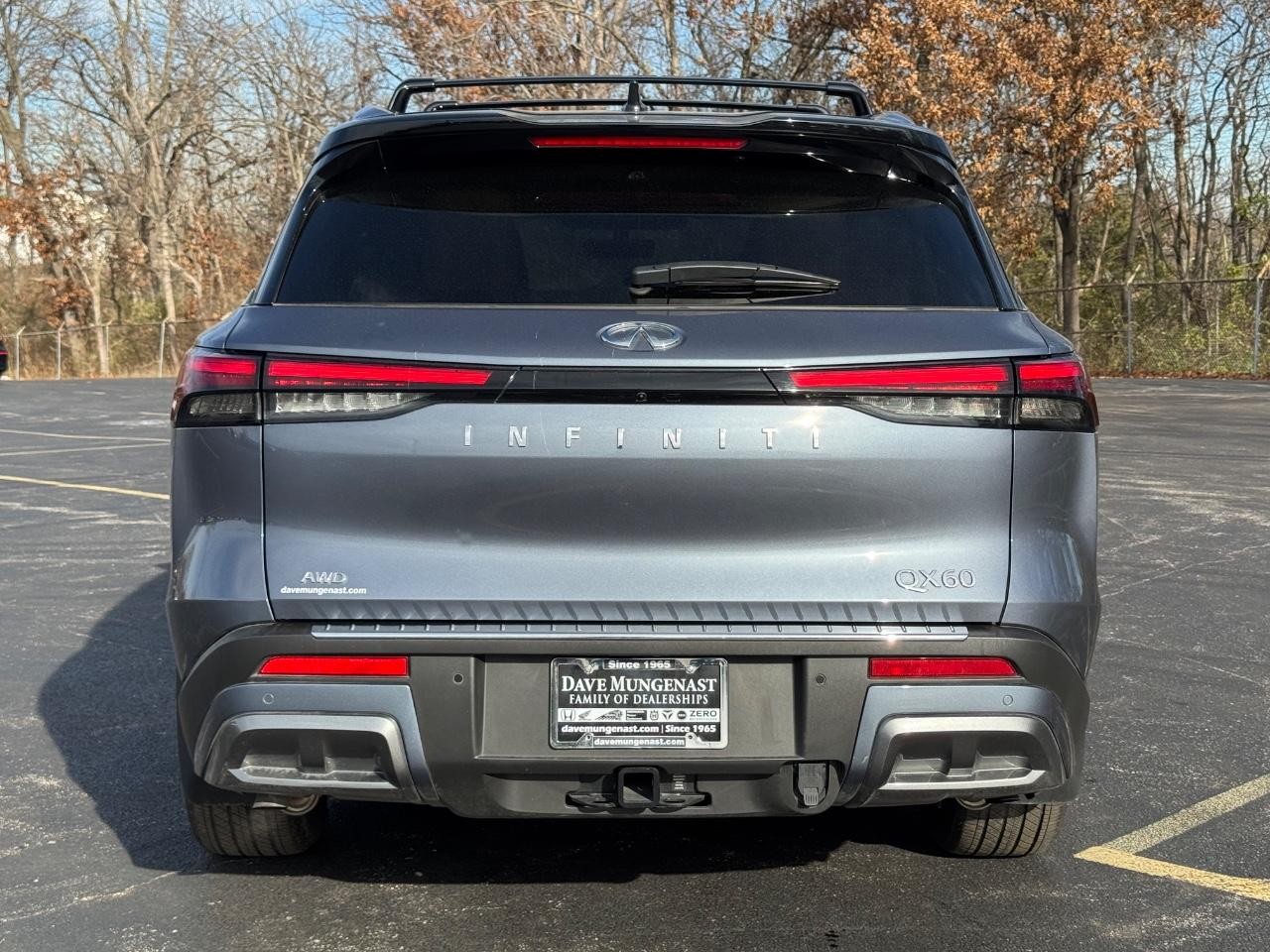 INFINITI QX60 Vehicle Full-screen Gallery Image 05