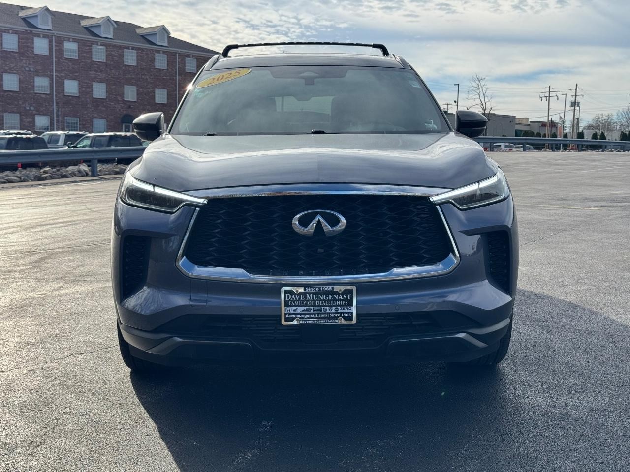 INFINITI QX60 Vehicle Full-screen Gallery Image 09