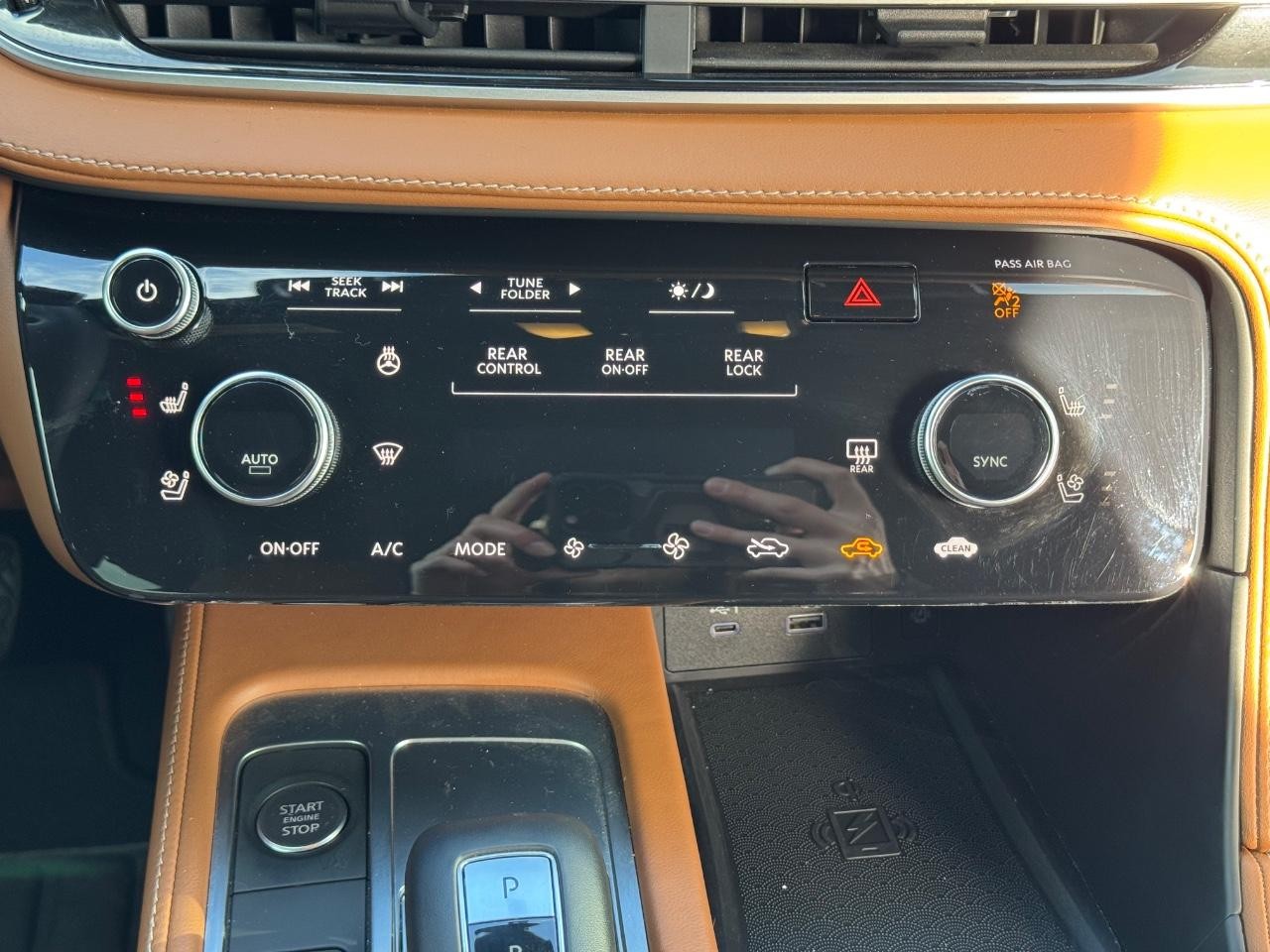 INFINITI QX60 Vehicle Full-screen Gallery Image 15