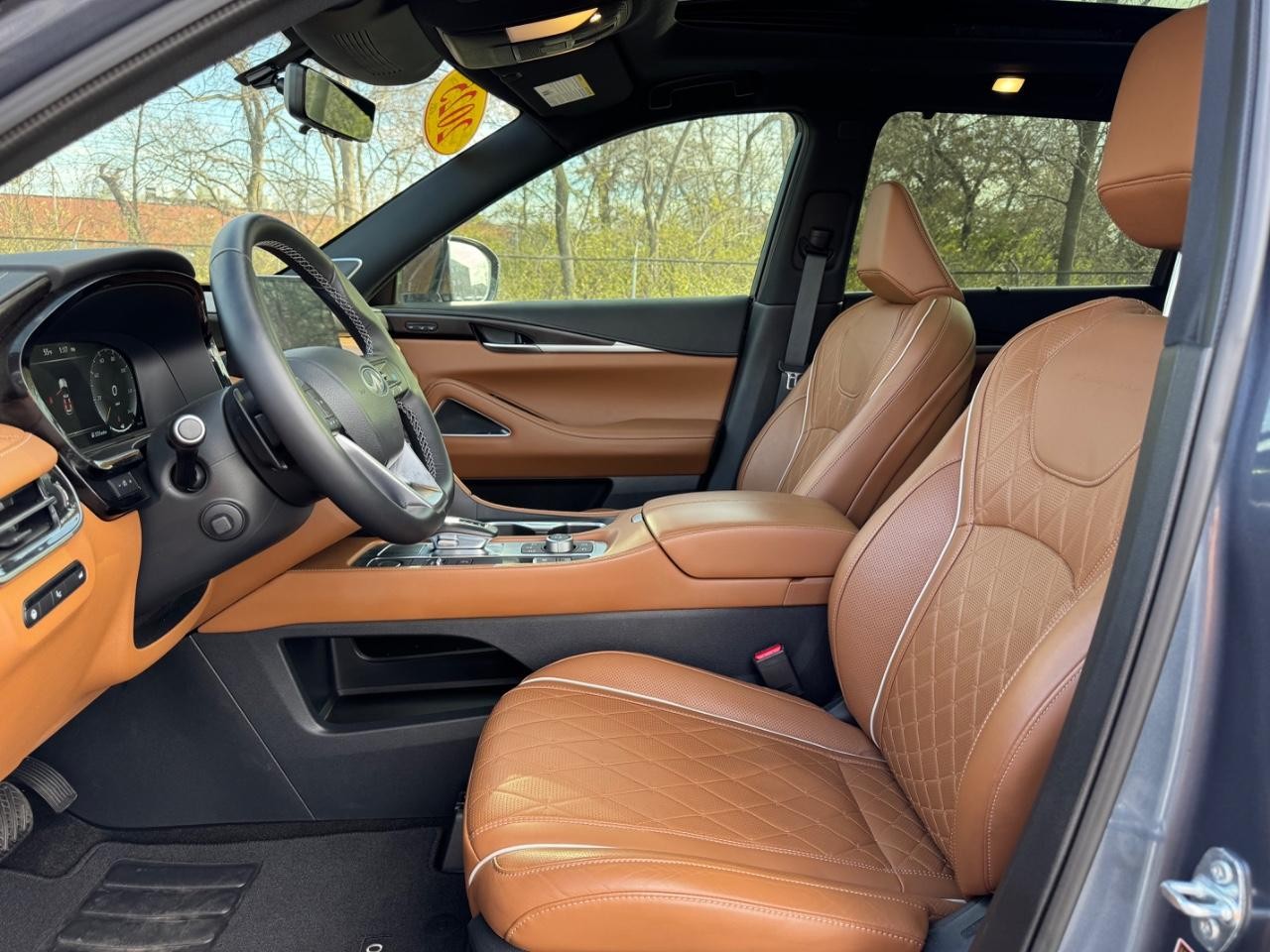 INFINITI QX60 Vehicle Full-screen Gallery Image 19