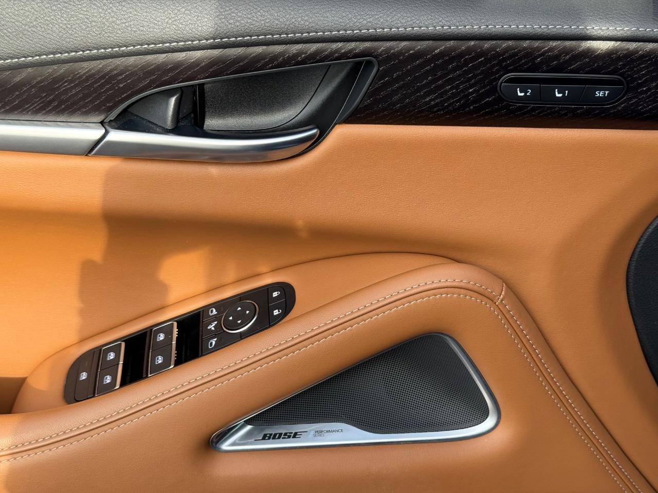 INFINITI QX60 Vehicle Full-screen Gallery Image 27