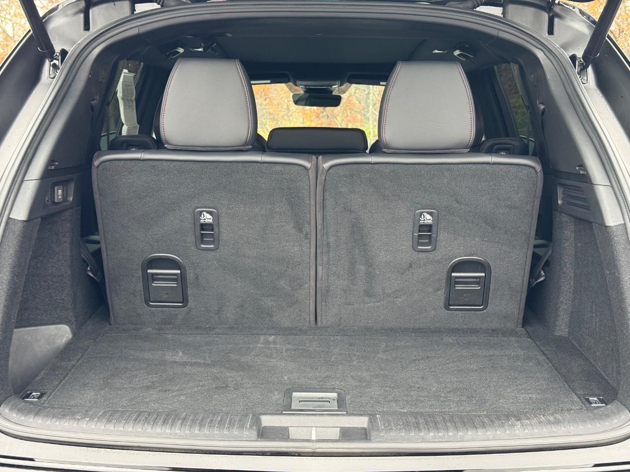 Acura MDX Vehicle Full-screen Gallery Image 04