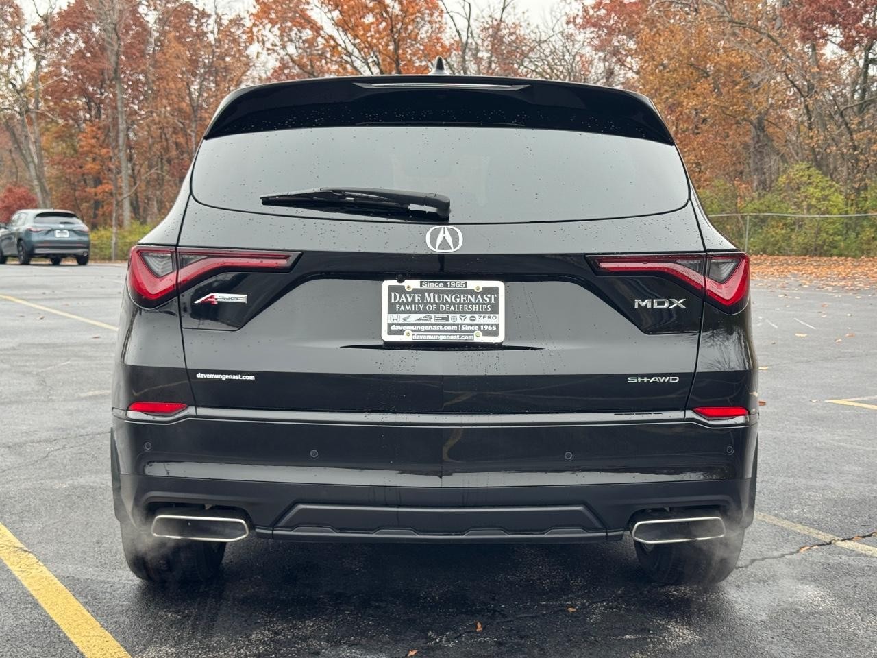 Acura MDX Vehicle Full-screen Gallery Image 05