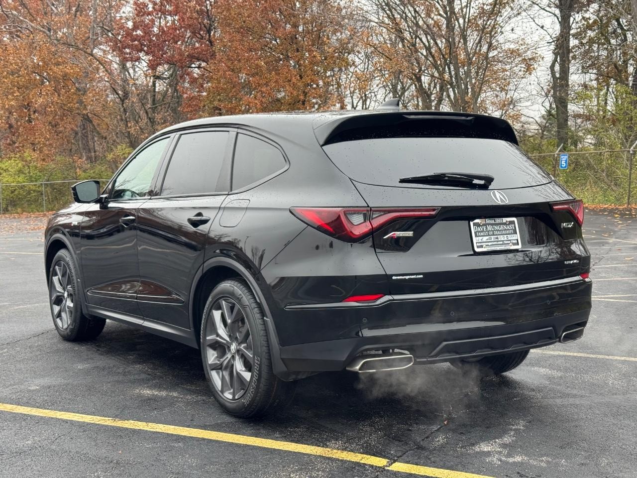 Acura MDX Vehicle Full-screen Gallery Image 06