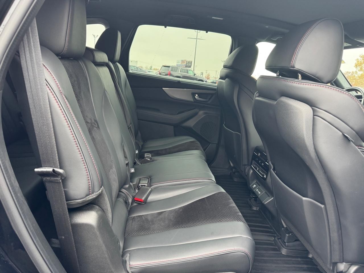 Acura MDX Vehicle Full-screen Gallery Image 11