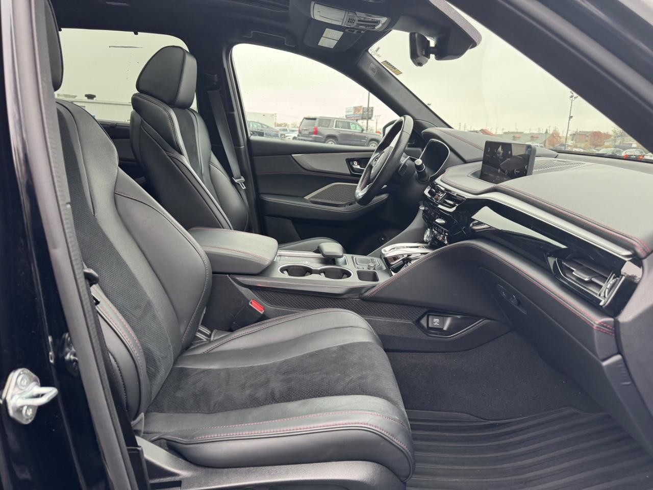 Acura MDX Vehicle Full-screen Gallery Image 18