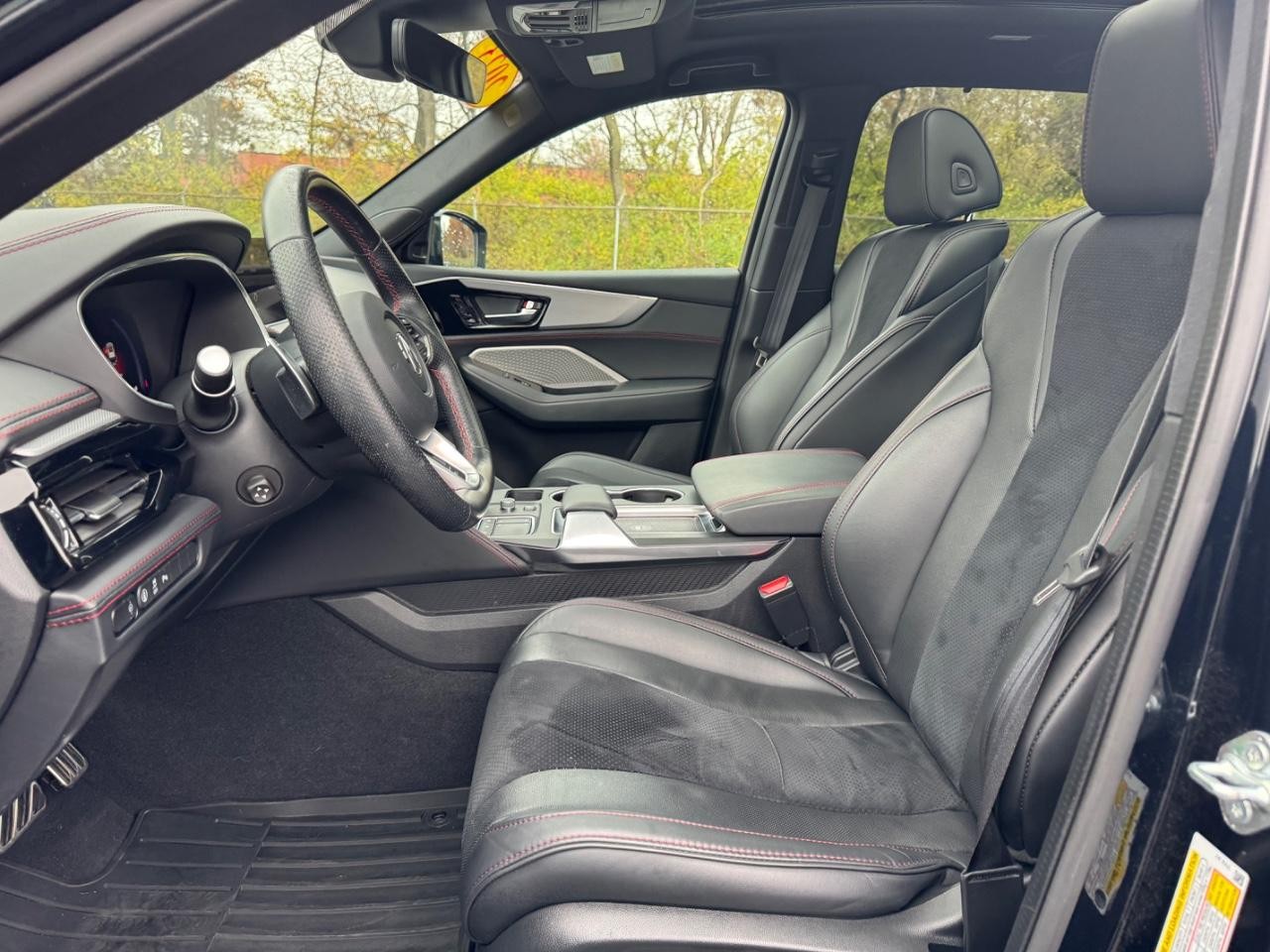 Acura MDX Vehicle Full-screen Gallery Image 19