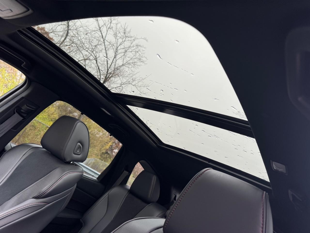 Acura MDX Vehicle Full-screen Gallery Image 20