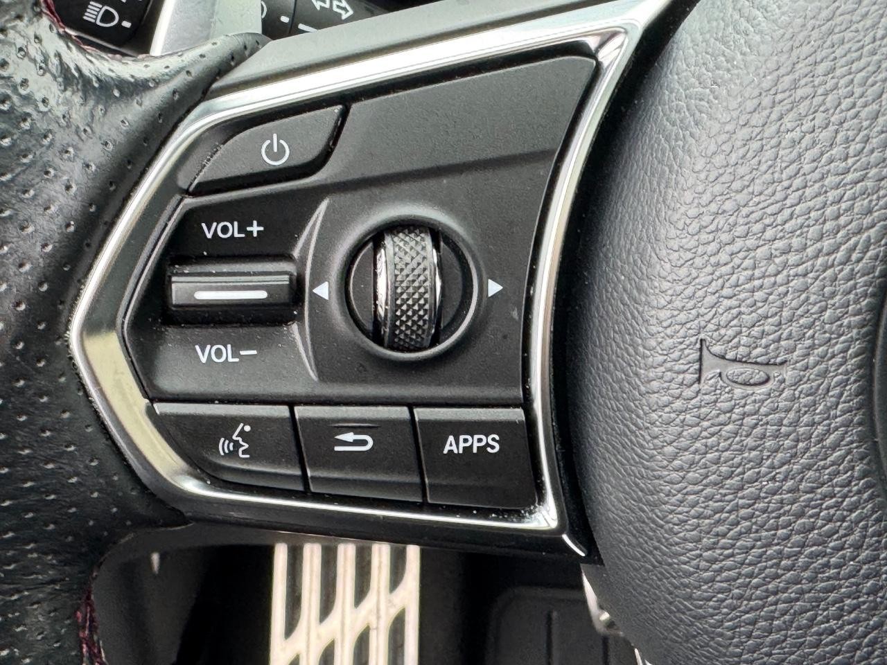 Acura MDX Vehicle Full-screen Gallery Image 22