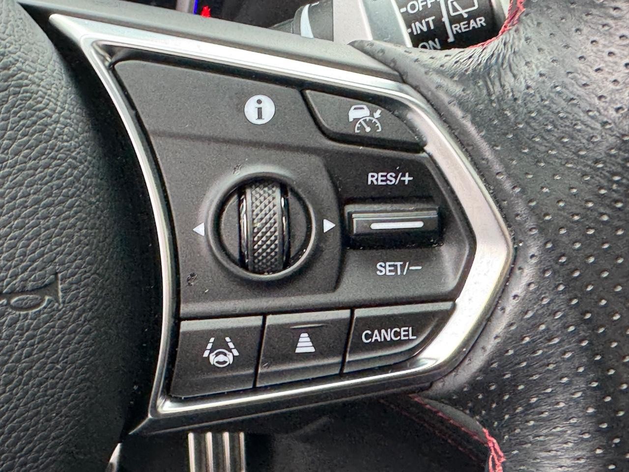 Acura MDX Vehicle Full-screen Gallery Image 23