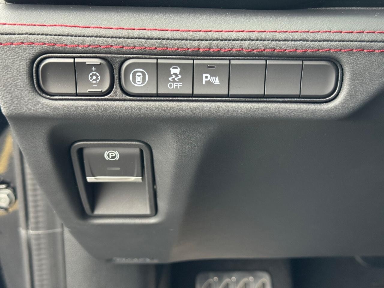 Acura MDX Vehicle Full-screen Gallery Image 24