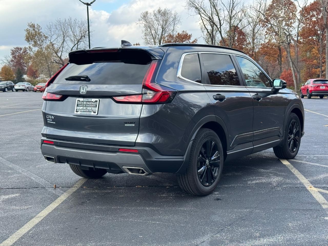 Honda CR-V Hybrid Vehicle Full-screen Gallery Image 03