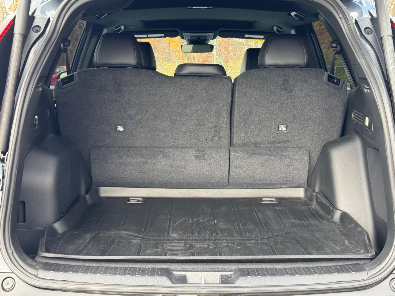 Honda CR-V Hybrid Vehicle Full-screen Gallery Image 04